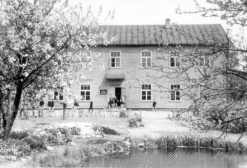 File:Mõisaküla vana kool.jpg
